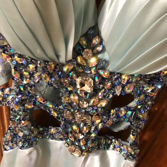 Never worn Prom/Formal gown - Picture 2 of 4